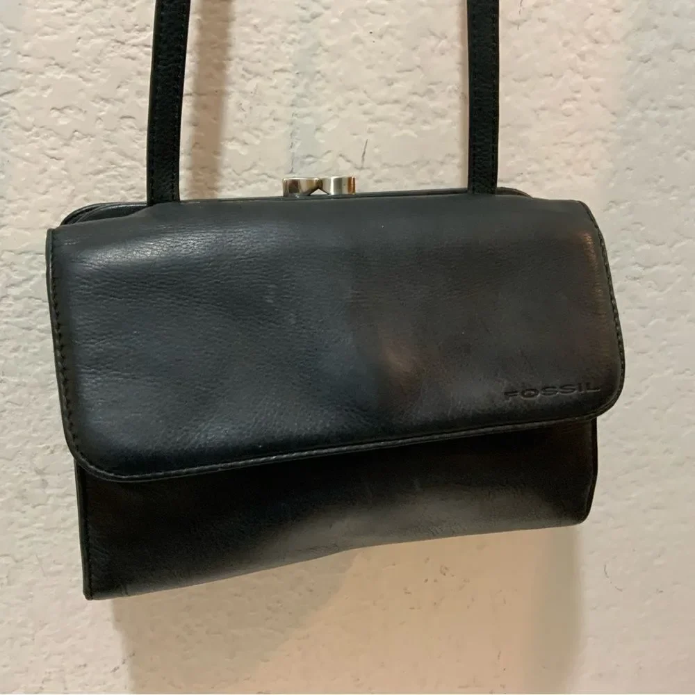 FOSSIL Black Leather CROSSBODY Kiss Lock Snap  Zip ORGANIZER HANDBAG 8x6x2 in